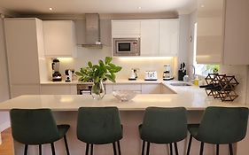 Three Bedroom Apartment By Beautiful Park